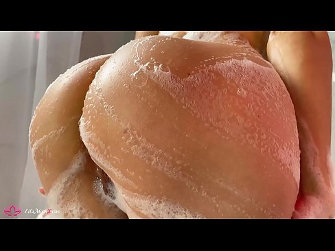 ❤️ Zeshkania masturbon pidhin me vibrator deri në orgazmë intensive në dush Porno në sq.mass-pr.ru ﹏