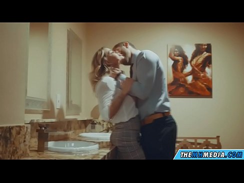 ❤️ Kur një bjonde me bukë ju josh në një banjë publike Porno në sq.mass-pr.ru ﹏